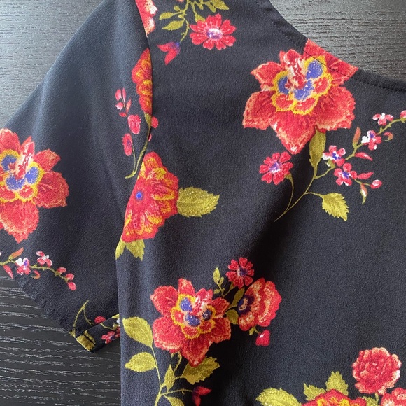 Forever 21 Floral Blouse Tie Back - Picture 2 of 4